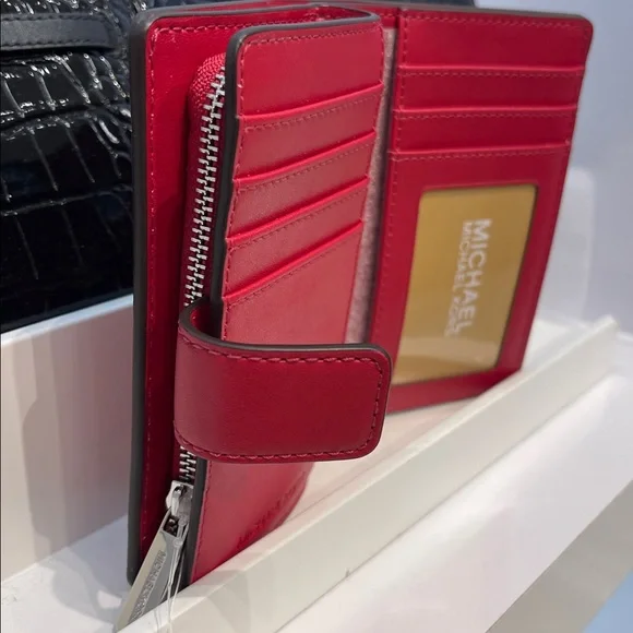 MICHAEL KORS Jet Set Md Printed Signature Logo Bifold Wallet
Dark Raspberry 
NWT - Picture 8 of 16